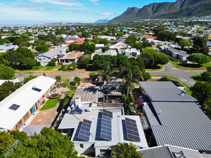 4 Bedroom Property for Sale in Sandbaai Western Cape